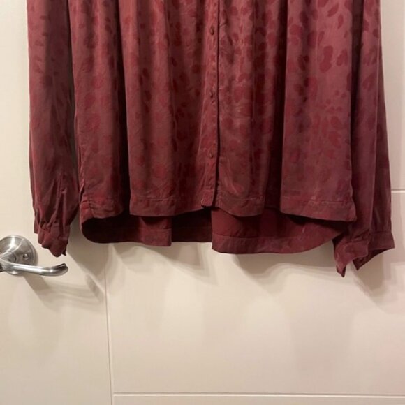 Evereve Cloth & Stone Leopard Print Button Up Blouse Maroon Size Medium V-Neck - Picture 9 of 16